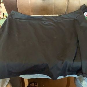 Black tranquility brand skorts size XXL